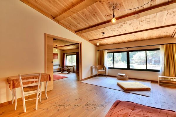 Maison à vendre 10 pièces EGUILLES (13), maison avec dépendances de 215 m², sur 3 230 m² avec piscine