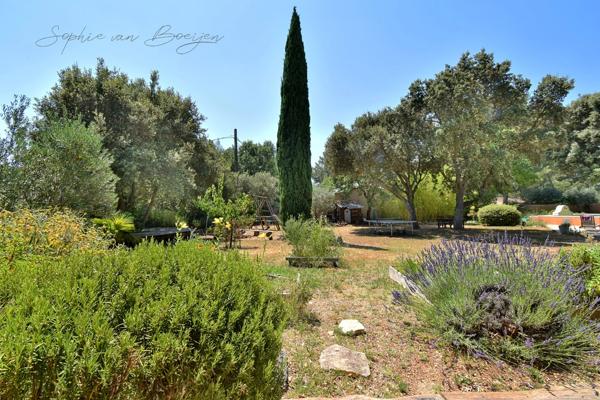 Maison à vendre 10 pièces EGUILLES (13), maison avec dépendances de 215 m², sur 3 230 m² avec piscine