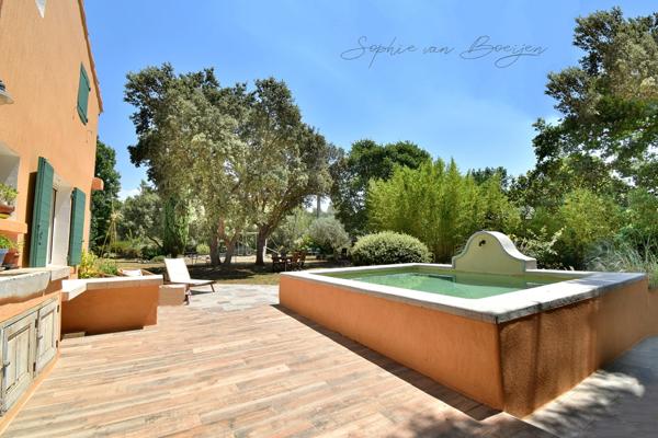 Maison à vendre 10 pièces EGUILLES (13), maison avec dépendances de 215 m², sur 3 230 m² avec piscine