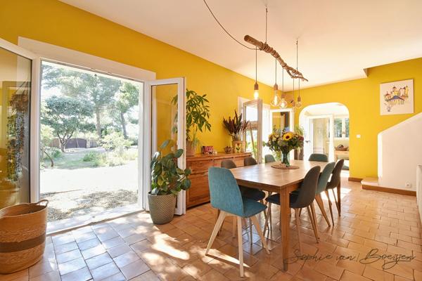 Maison à vendre 10 pièces EGUILLES (13), maison avec dépendances de 215 m², sur 3 230 m² avec piscine
