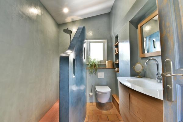 Maison à vendre 10 pièces EGUILLES (13), maison avec dépendances de 215 m², sur 3 230 m² avec piscine
