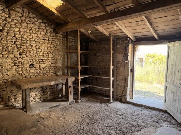 Maison ancienne à rénover avec dépendances