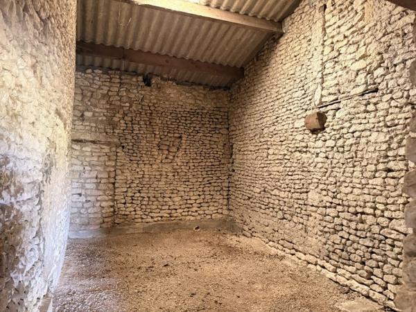 Maison ancienne à rénover avec dépendances
