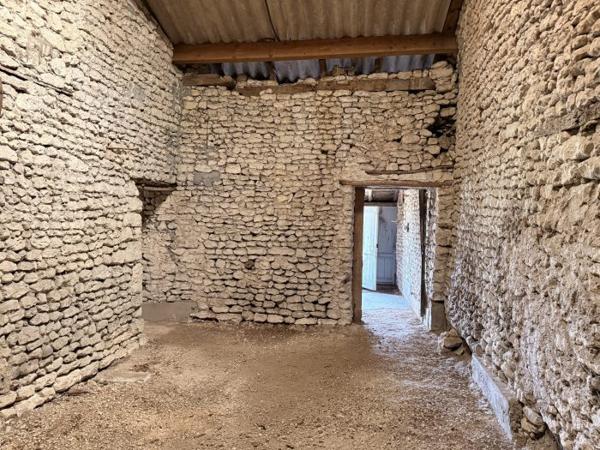 Maison ancienne à rénover avec dépendances