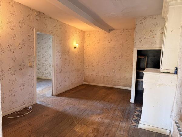 Maison ancienne à rénover avec dépendances