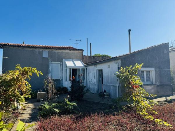 Maison ancienne à rénover avec dépendances