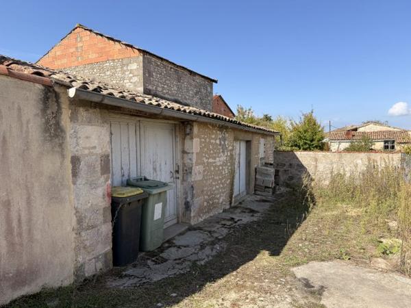 Maison ancienne à rénover avec dépendances