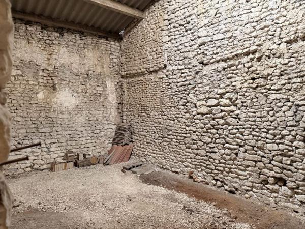 Maison ancienne à rénover avec dépendances