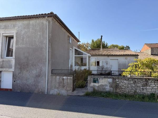 Maison ancienne à rénover avec dépendances