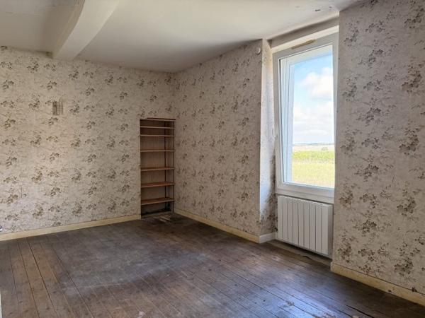 Maison ancienne à rénover avec dépendances