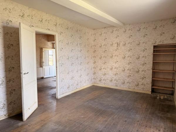 Maison ancienne à rénover avec dépendances