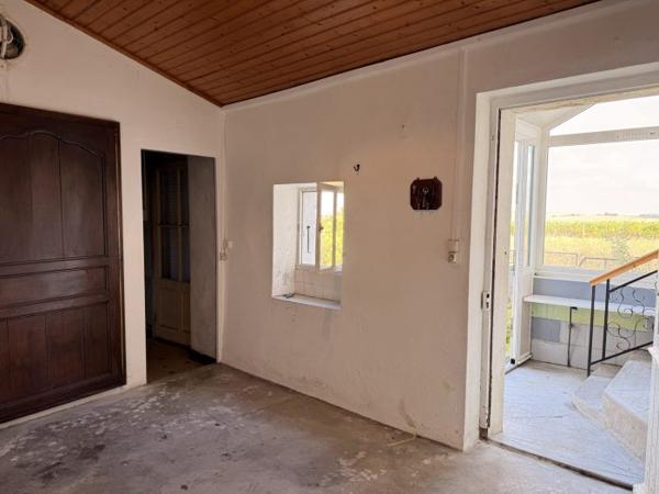 Maison ancienne à rénover avec dépendances