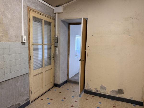 Maison ancienne à rénover avec dépendances
