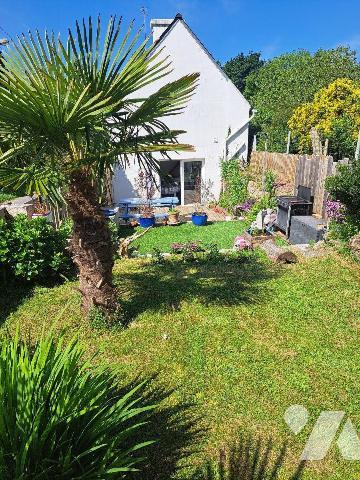 Jolie maison de caractère à proximité de la mer composée d'un bel espace de vie de 45 m² avec r...