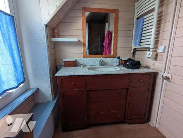 Jolie maison de caractère à proximité de la mer composée d'un bel espace de vie de 45 m² avec r...