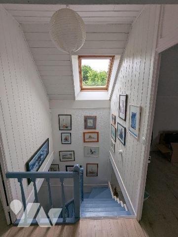 Jolie maison de caractère à proximité de la mer composée d'un bel espace de vie de 45 m² avec r...