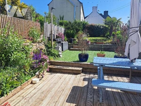 Jolie maison de caractère à proximité de la mer composée d'un bel espace de vie de 45 m² avec r...