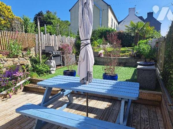 Jolie maison de caractère à proximité de la mer composée d'un bel espace de vie de 45 m² avec r...