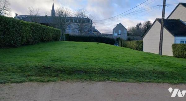 Saint Pierre Eglise - Terrain à bâtir, proximité immédiate des écoles, 750 mètres de la place du mar