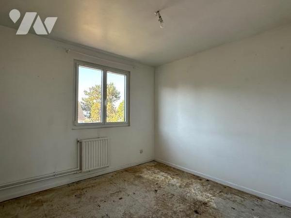 Pavillon de type 5 pièces, élevé sur un sous-sol/cave et édifié sur un terrain de 280 m² (source du