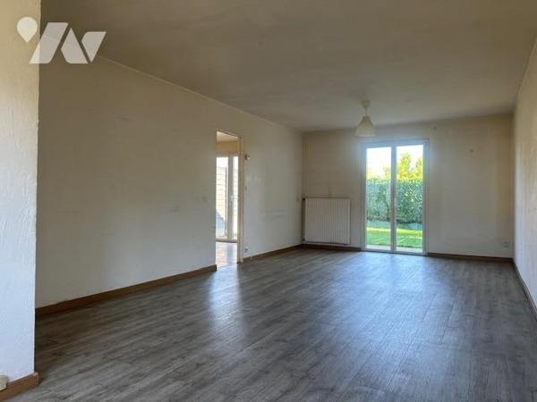 Pavillon de type 5 pièces, élevé sur un sous-sol/cave et édifié sur un terrain de 280 m² (source du