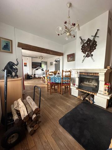 A OULCHY-LE-CHÂTEAU 02, MAISON DE CARACTERE DE 145 M2, AVEC SOUS-SOL ET  GARAGES SUR SON TERRAIN CLOS DE 603 M2.