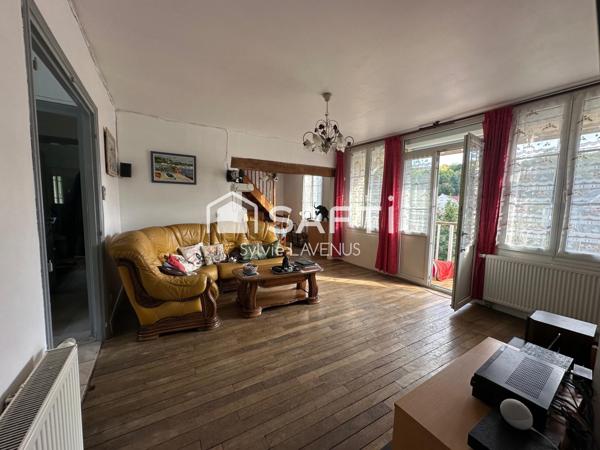 A OULCHY-LE-CHÂTEAU 02, MAISON DE CARACTERE DE 145 M2, AVEC SOUS-SOL ET  GARAGES SUR SON TERRAIN CLOS DE 603 M2.