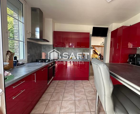 A OULCHY-LE-CHÂTEAU 02, MAISON DE CARACTERE DE 145 M2, AVEC SOUS-SOL ET  GARAGES SUR SON TERRAIN CLOS DE 603 M2.