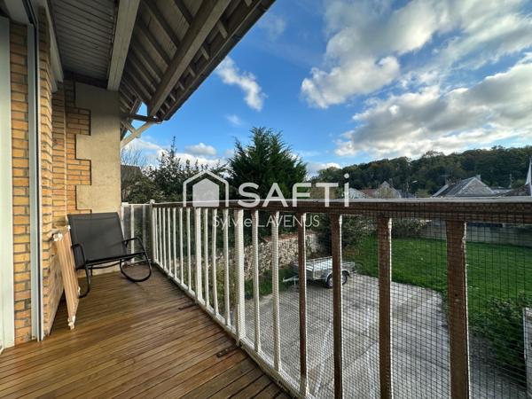 A OULCHY-LE-CHÂTEAU 02, MAISON DE CARACTERE DE 145 M2, AVEC SOUS-SOL ET  GARAGES SUR SON TERRAIN CLOS DE 603 M2.