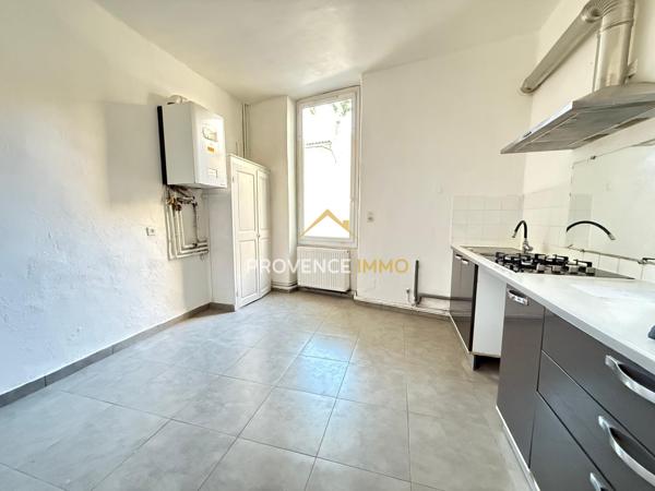 Mouriès (13890) Maison de village T6 avec garage à Mouriès