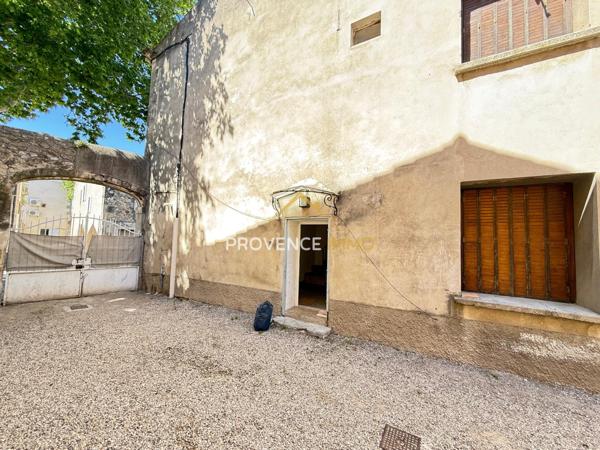 Mouriès (13890) Maison de village T6 avec garage à Mouriès