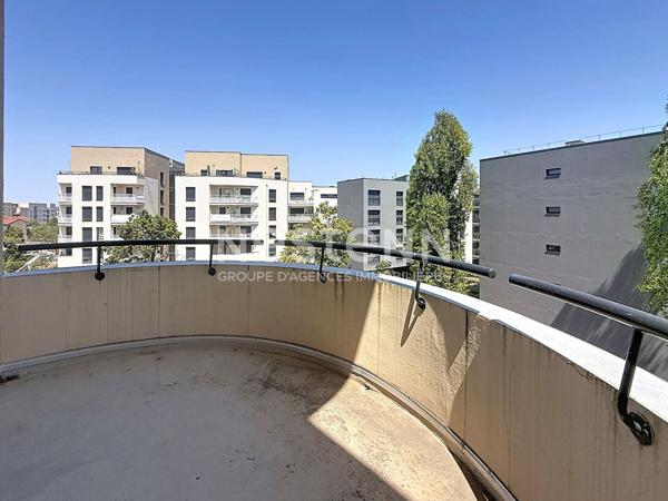 Appartement Duplex 4 Pièces avec Balcon Cave et Garage - 69500 BRON