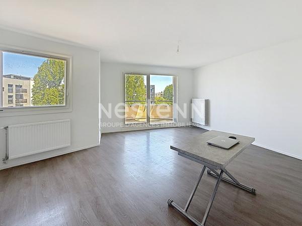 Appartement Duplex 4 Pièces avec Balcon Cave et Garage - 69500 BRON