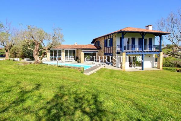 À vendre Urrugne – Maison avec piscine vue montagnes