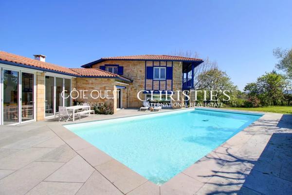 À vendre Urrugne – Maison avec piscine vue montagnes