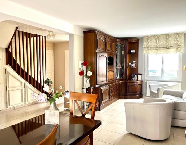 Maison semi-individuelle 3 chambres, aucun travaux