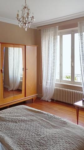 Maison familiale lumineuse avec vue sur le port