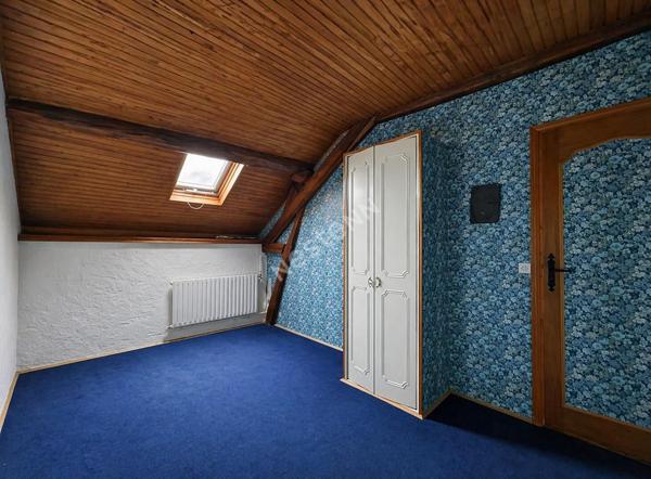 Maison 250 m2 avec 550 m² de Hangars et 15195 m² de Terrain