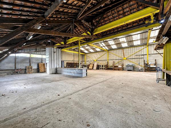 Maison 250 m2 avec 550 m² de Hangars et 15195 m² de Terrain