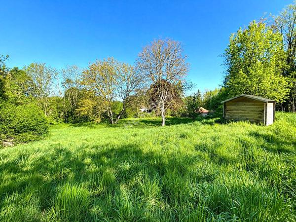 Maison 250 m2 avec 550 m² de Hangars et 15195 m² de Terrain