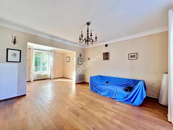 Maison 250 m2 avec 550 m² de Hangars et 15195 m² de Terrain