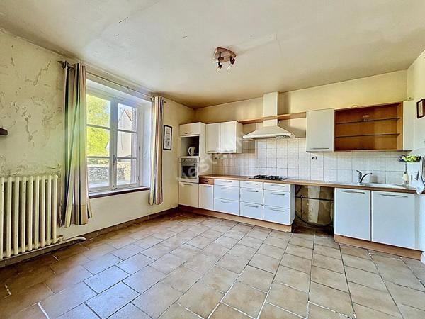 Maison 250 m2 avec 550 m² de Hangars et 15195 m² de Terrain