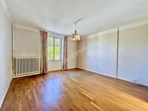 Maison 250 m2 avec 550 m² de Hangars et 15195 m² de Terrain