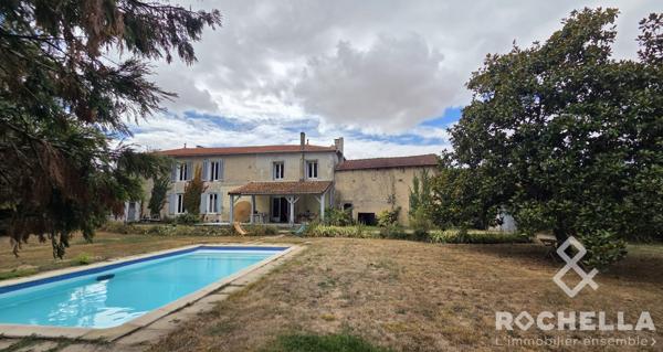 Maison de Maître avec Piscine & dépendances