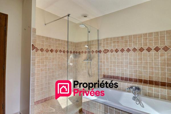 Bastide provençale en pierres, proche UZES