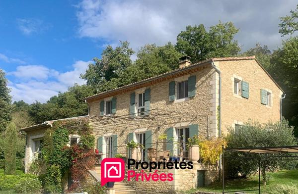 Bastide provençale en pierres, proche UZES