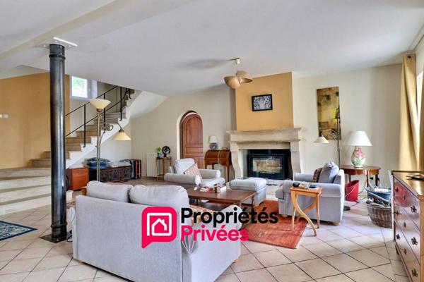 Bastide provençale en pierres, proche UZES