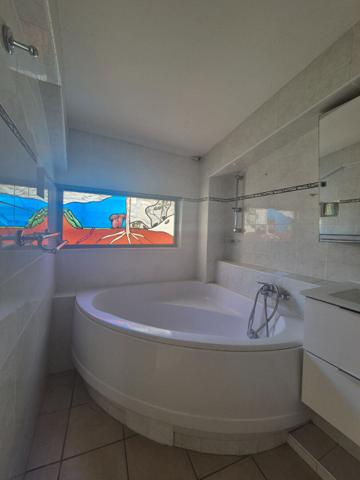 Maison Gigean 4 pièce(s) 88 m2 + local,de 70 m²