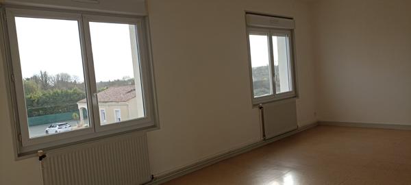 Appartement Saint Jean D Angely 4 pièce(s) 73 m2