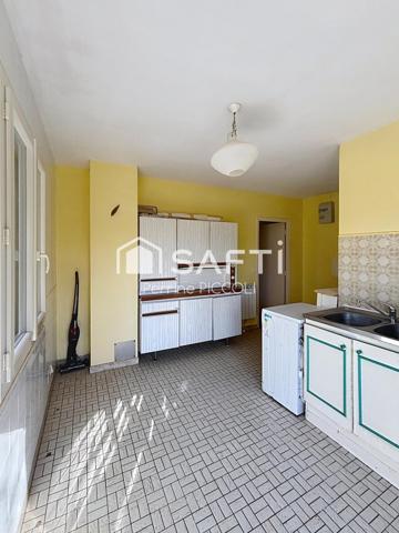 Maison en pierre à rénover avec terrasse couverte de 60m2 et terrain piscinable